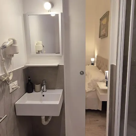Lady Flor Bed & Breakfast 3*